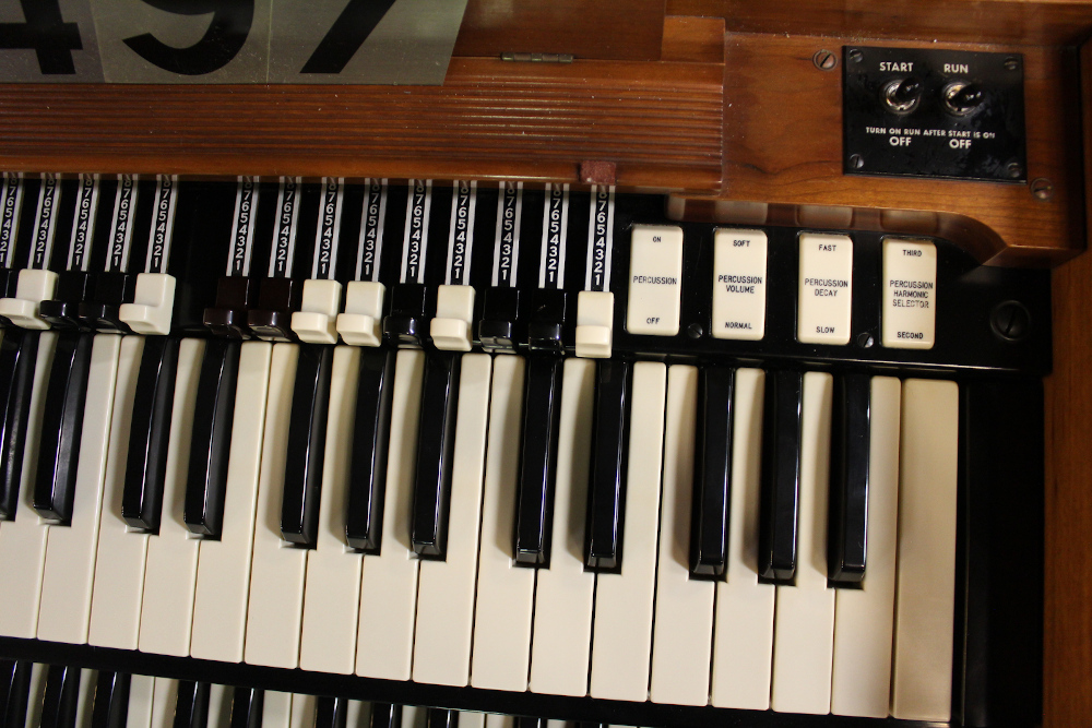 497 is a 1962 Hammond B-3 in a rare fruitwood finish! Serial #86115