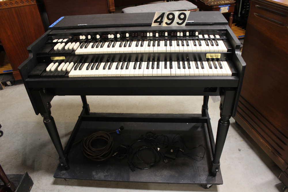 499 is a road warrior Hammond B-3 with no pedals. This specially designed case is easy for transportation as the legs can be removed. Additionally, the finish is incredibly durable and scratch resistant!