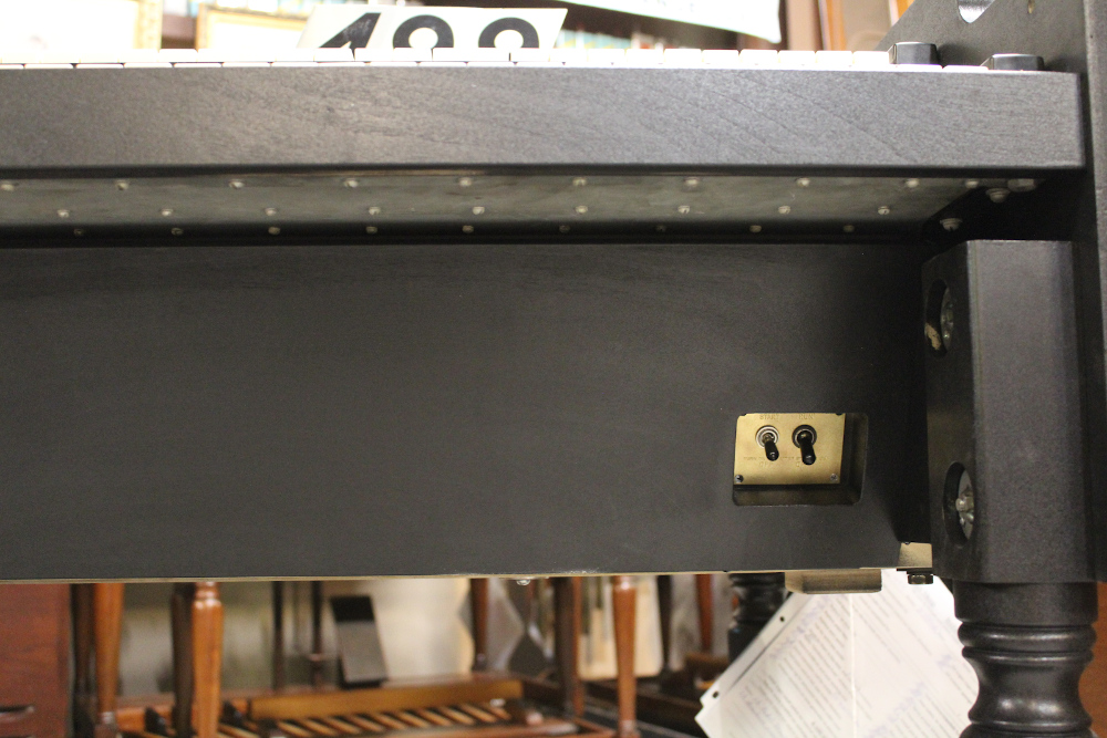 499 is a road warrior Hammond B-3 with no pedals. This specially designed case is easy for transportation as the legs can be removed. Additionally, the finish is incredibly durable and scratch resistant!