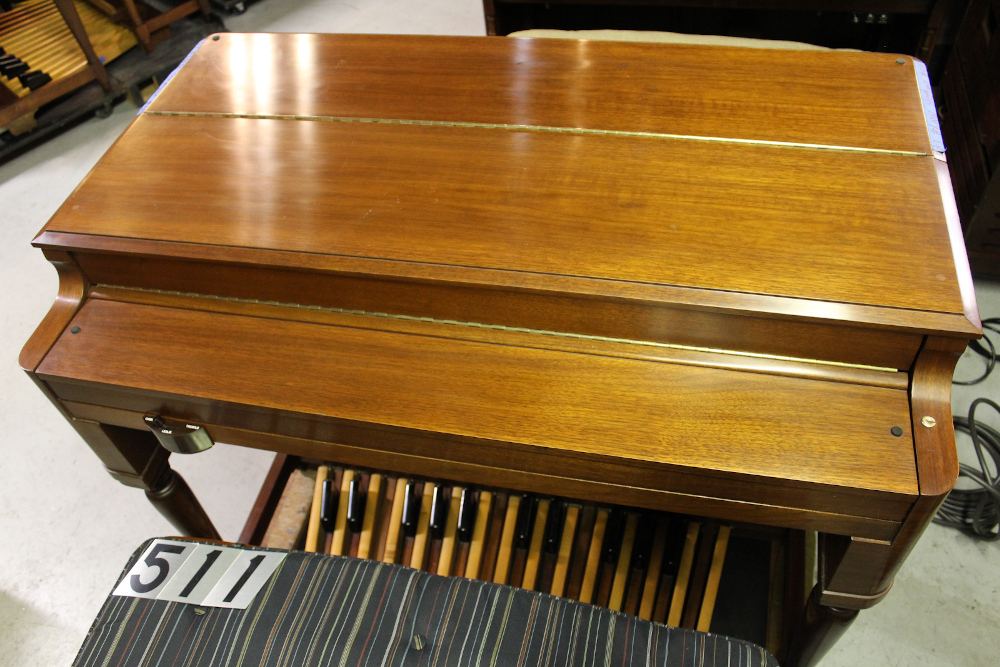 511 is a 1956 Hammond B3 in a walnut finish. Serial #60061