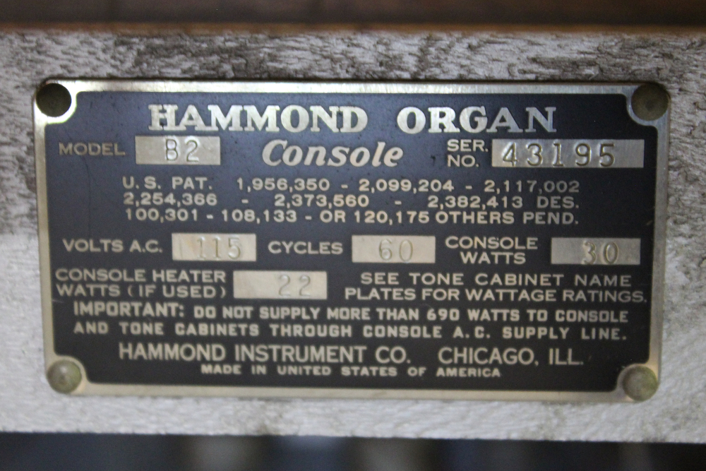 513 is a 1951 Hammond B-2 with smooth pulling drawbars, and is paired with a 125 Leslie that has been modified into a 142! !