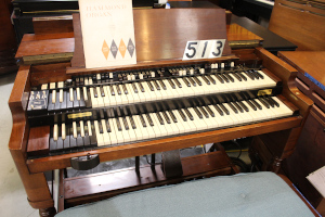 513 is a 1951 Hammond B-2 with smooth pulling drawbars, and is paired with a 125 Leslie that has been modified into a 142! 