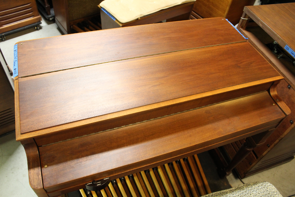 516 is a 1954 Hammond B2 with factory smooth drawbars!