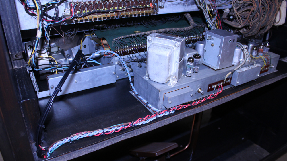 518 is a 1958 C3 in Custom Black Stain Laquer finish