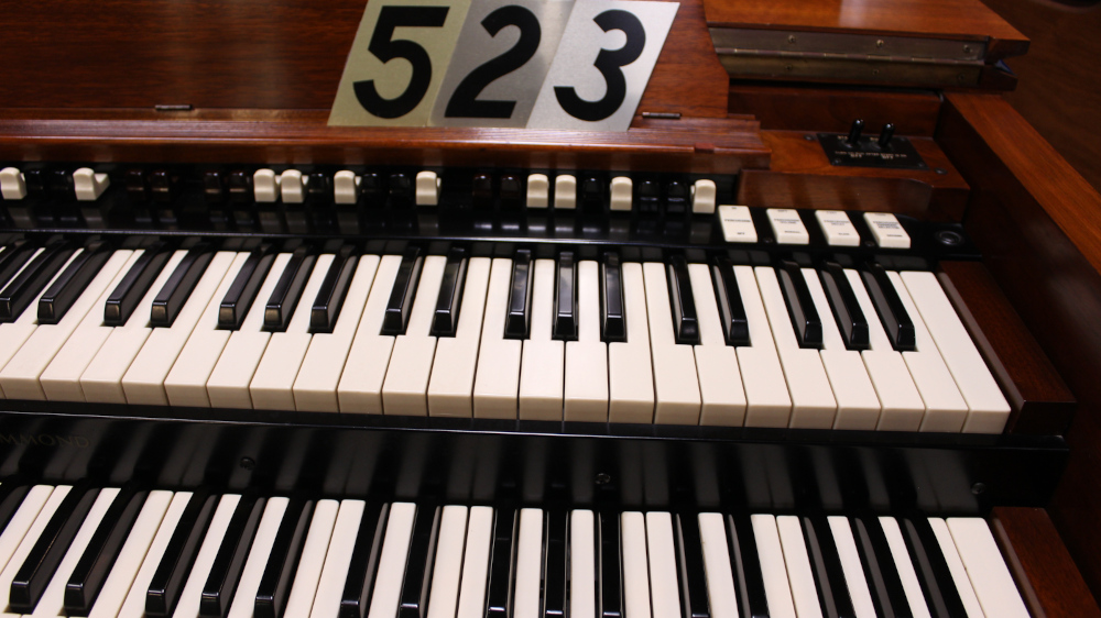 #523 is a Hammond B3 in a Mahogany finish. Serial #79576