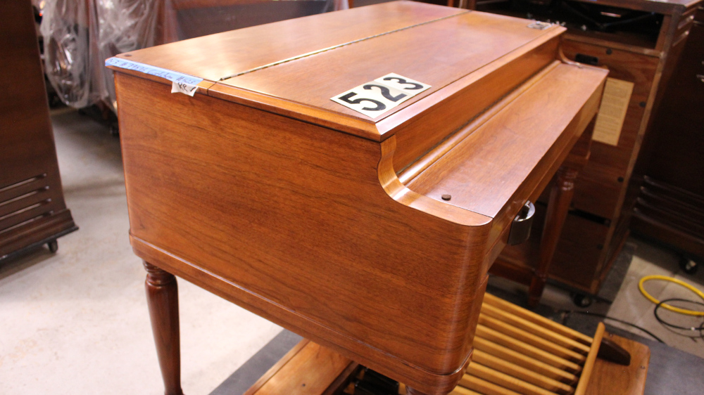 #523 is a Hammond B3 in a Mahogany finish. Serial #79576
