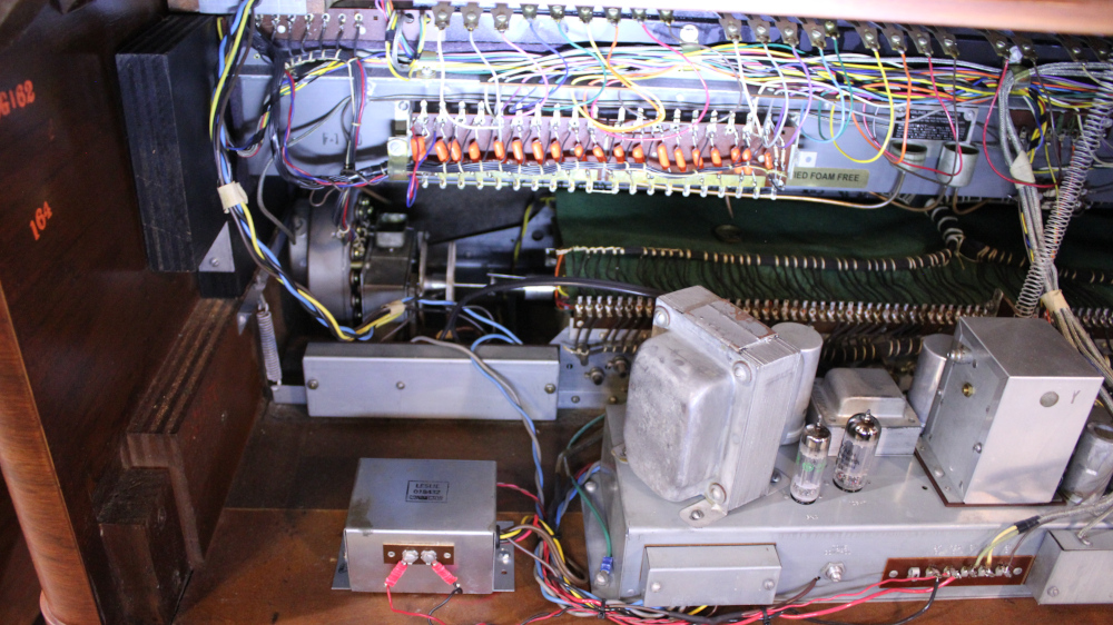 #523 is a Hammond B-3 in a Mahogany finish. Serial #79576