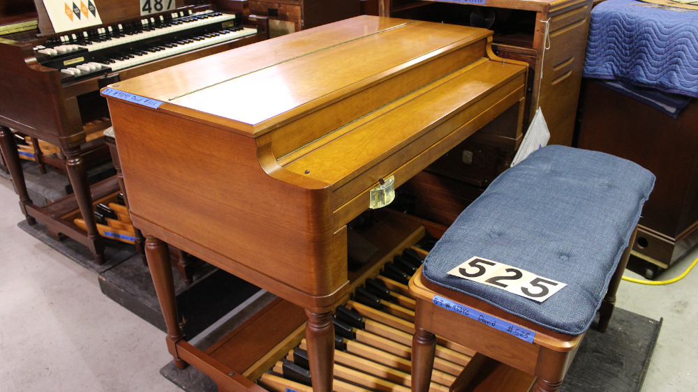 525 is a 1964 Hammond B3 in a fruitwood finish. Serial #93340
