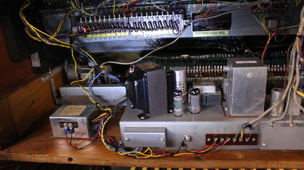 525 is a 1964 Hammond B3 in a fruitwood finish.