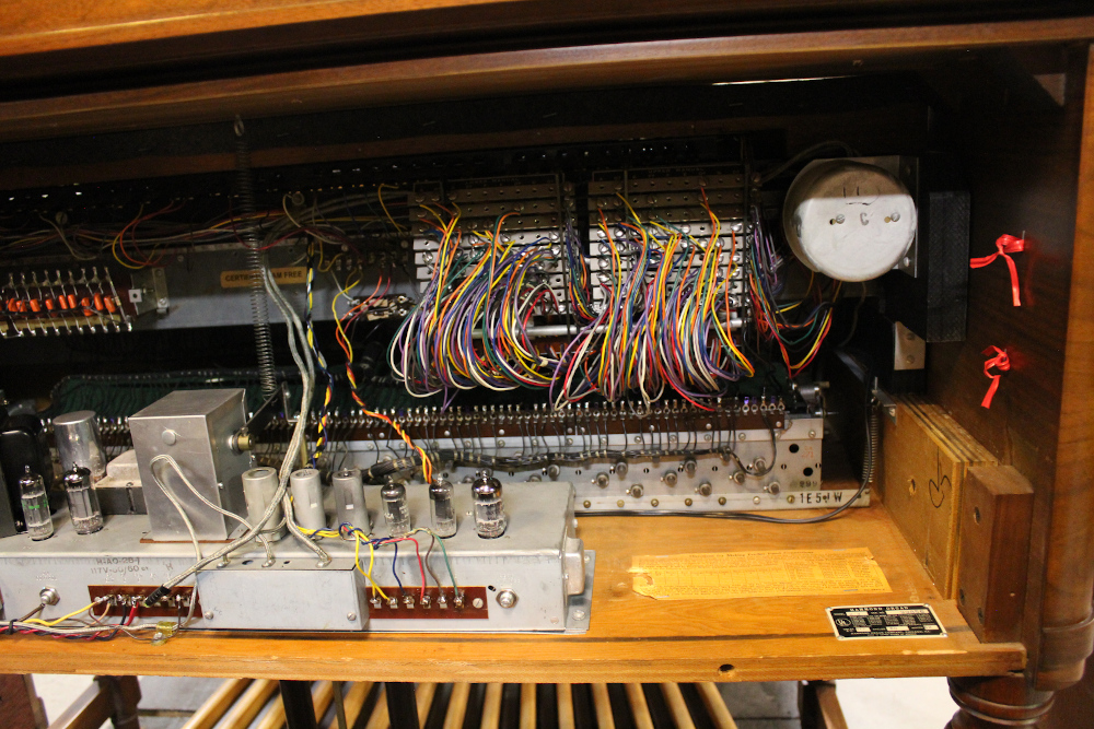 526 is a 1968 Hammond B-3 in a walnut finish. Serial #99856