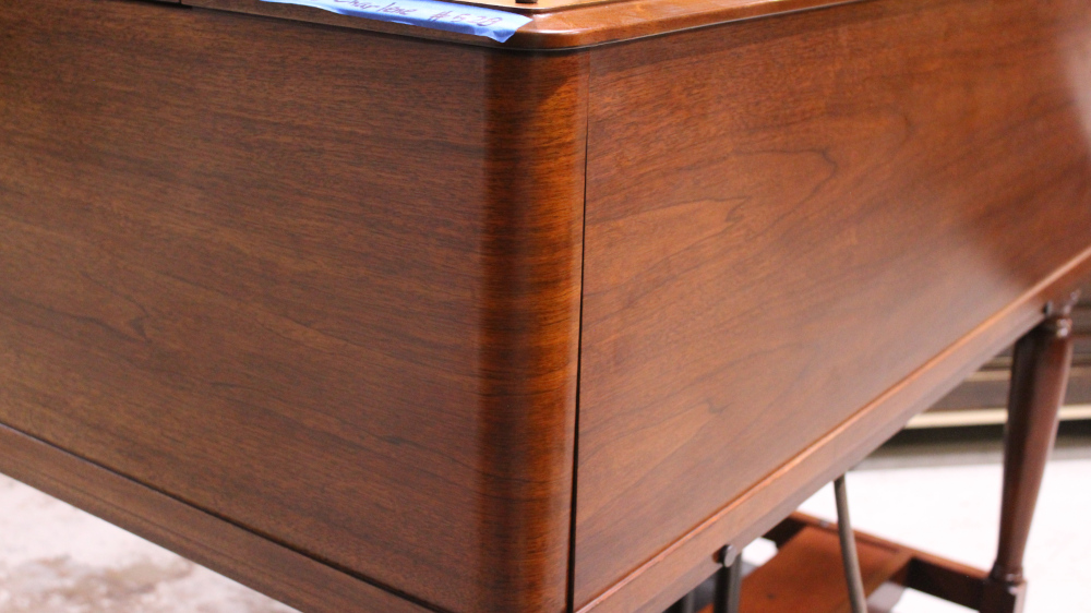 528 is a 1965 Hammond B3 in a Walnut finish.  Serial #94235