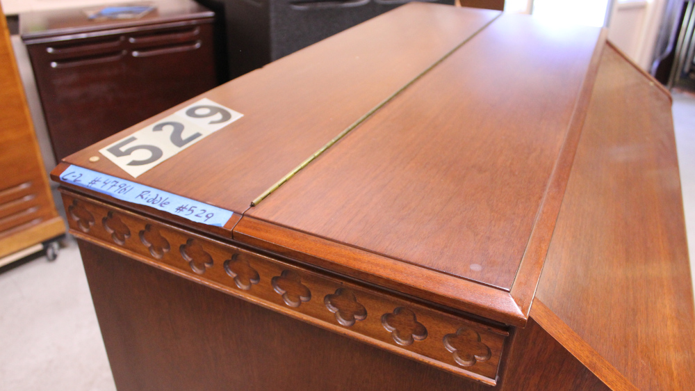 529 is a Hammond C2 in a Walnut finish.  Serial #47961