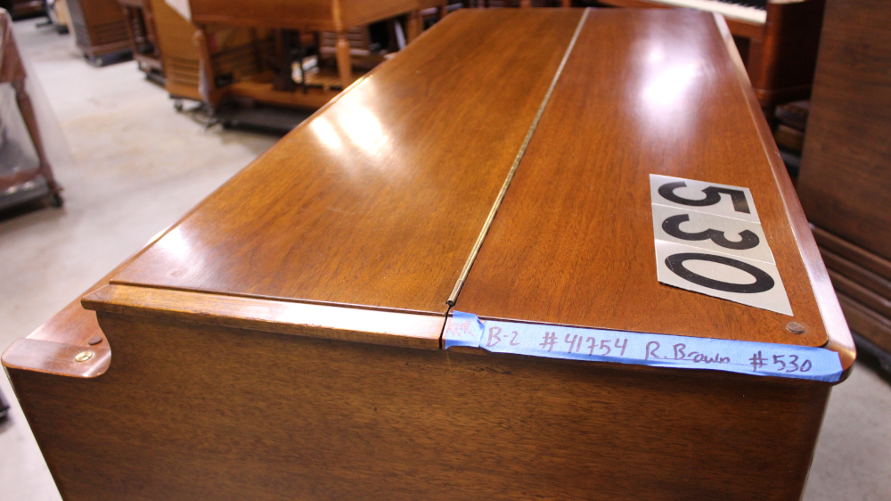530 is a 1951 Hammond B2 in a Walnut finish.
