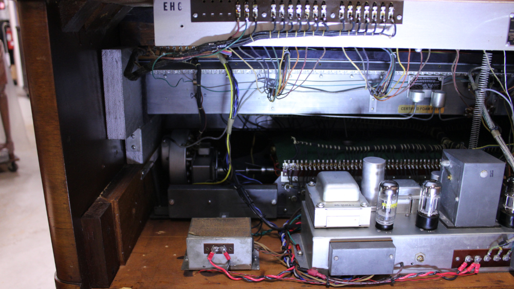 530 is a 1951 Hammond B2 in a Walnut finish.