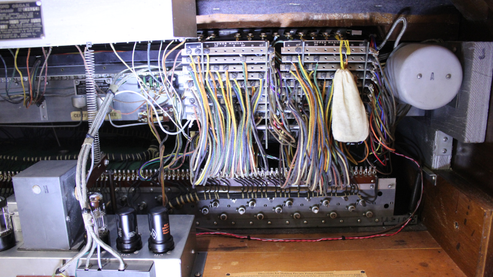 530 is a 1951 Hammond B2 for sale in a Walnut finish.