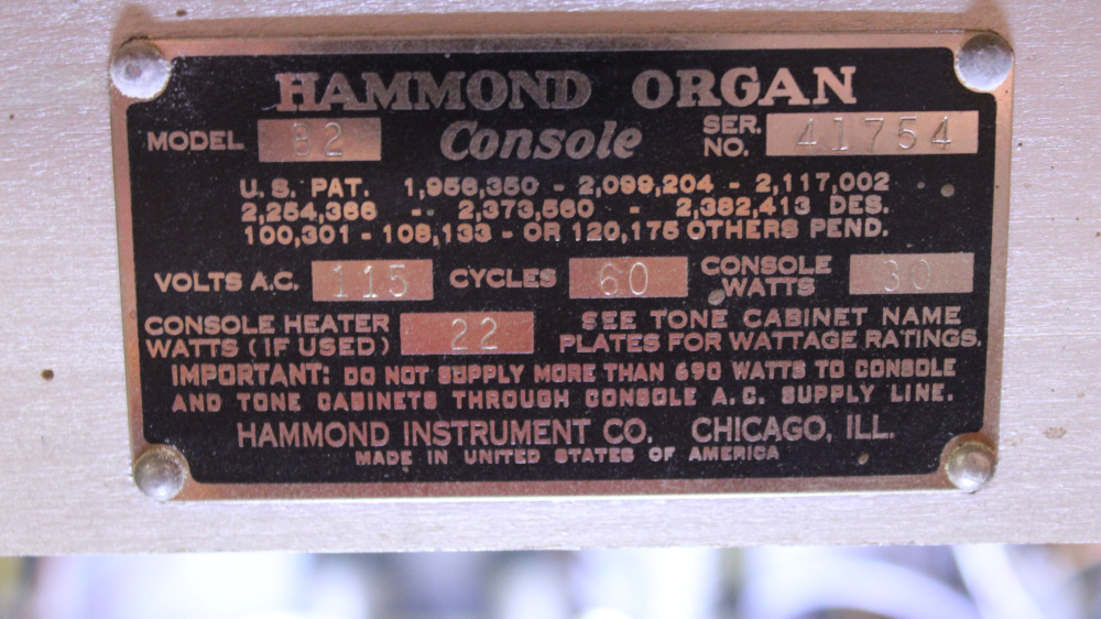 530 is a 1951 Hammond B2 in a Walnut finish.