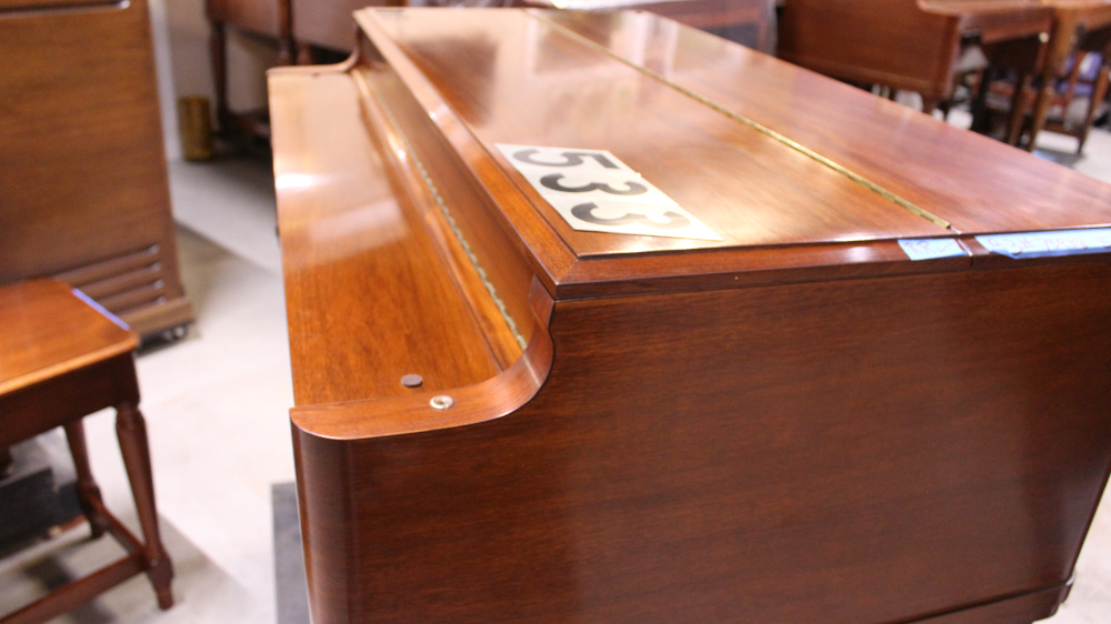 #533 is a Hammond B3 in a Mahogany finish. Serial #73938