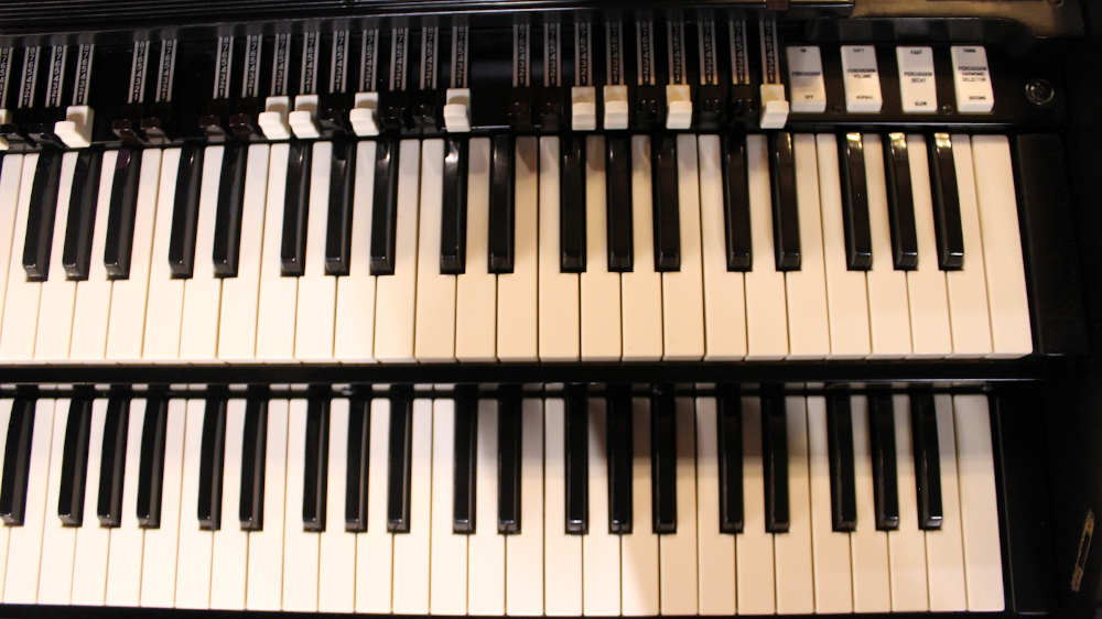 534 is a 1957 Hammond C3 in an ebony finish! Serial #70585