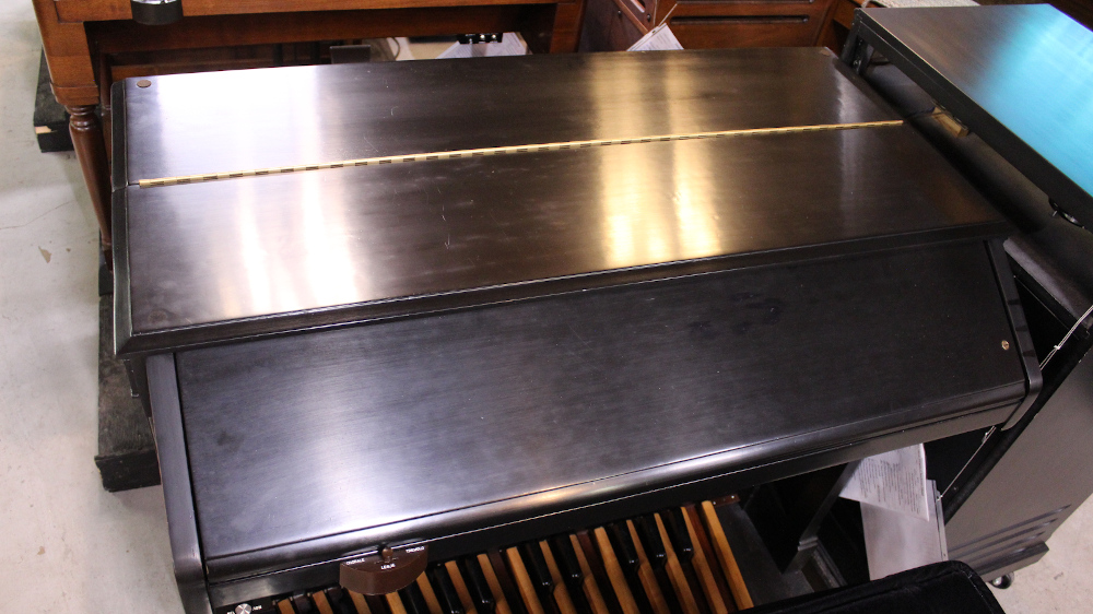 534 is a 1957 Hammond C3 in an ebony finish! Serial #70585