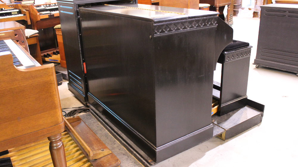 534 is a 1957 Hammond C-3 in an ebony finish! Serial #70585