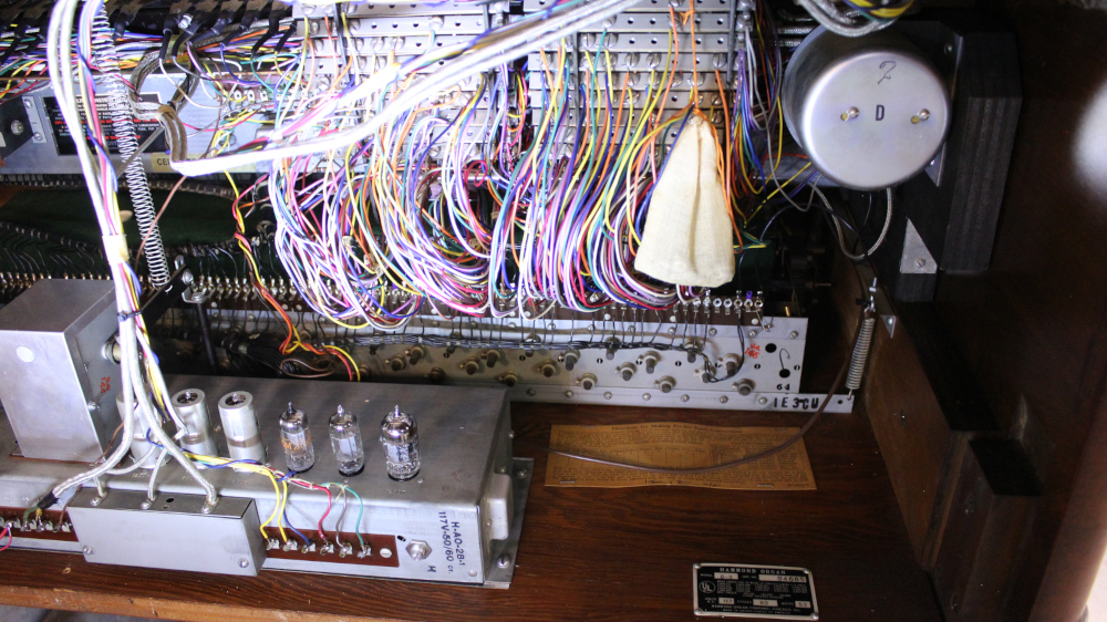 536 is a 1965 Hammond B3 in a Walnut finish for sale!