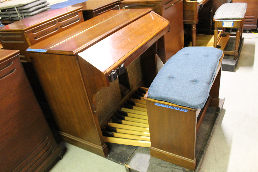538 is a 1969 Hammond A-105 in almost mint condition! 