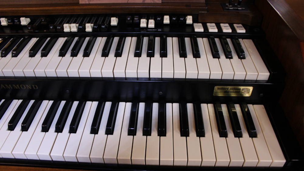 540 is a Hammond A105 in a Walnut finish.