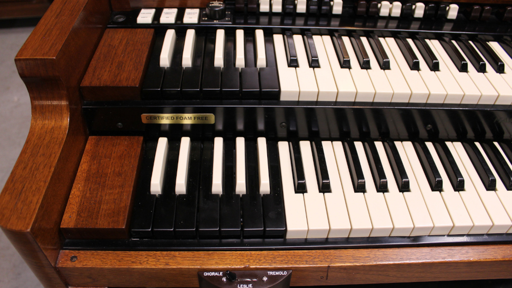 550 is a 1954 Hammond B2 cabinet with A-100 Parts (Similar to B-3).  Serial #54487