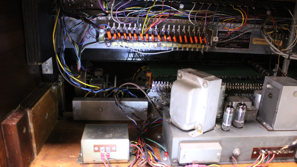 550 is a 1954 Hammond B2 cabinet with A-100 Parts (Similar to B-3).  Serial #54487