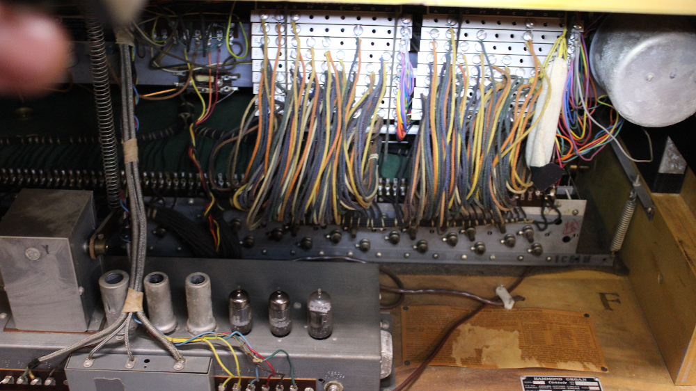 551 is a Hammond C-3 in a Blond finish. Serial #69979