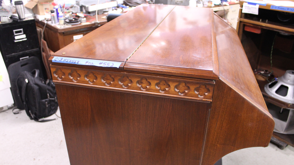 552 is a Hammond C3 in a Walnut finish. Serial #58558