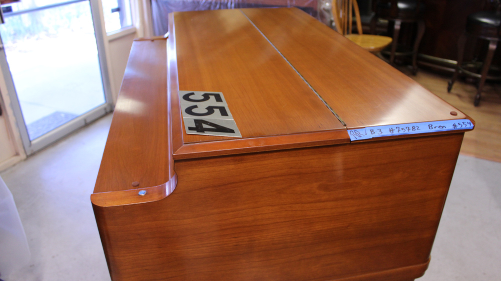 554 is a 1958 Hammond B3 in a Walnut finish.  Serial #75782