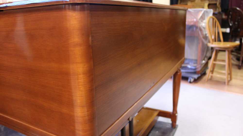 554 is a 1958 Hammond B3 in a Walnut finish.  Serial #75782