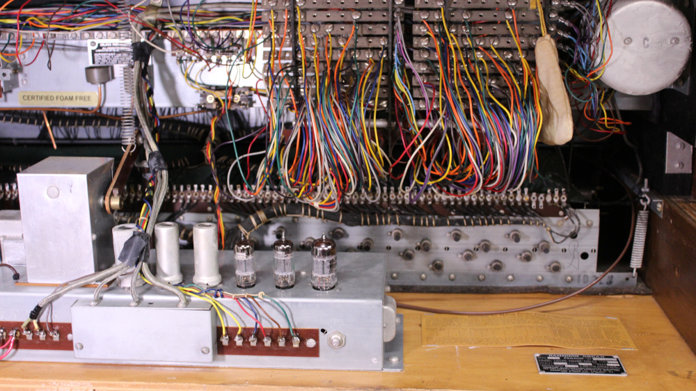 554 is a 1958 Hammond B3 in a Walnut finish.  Serial #75782