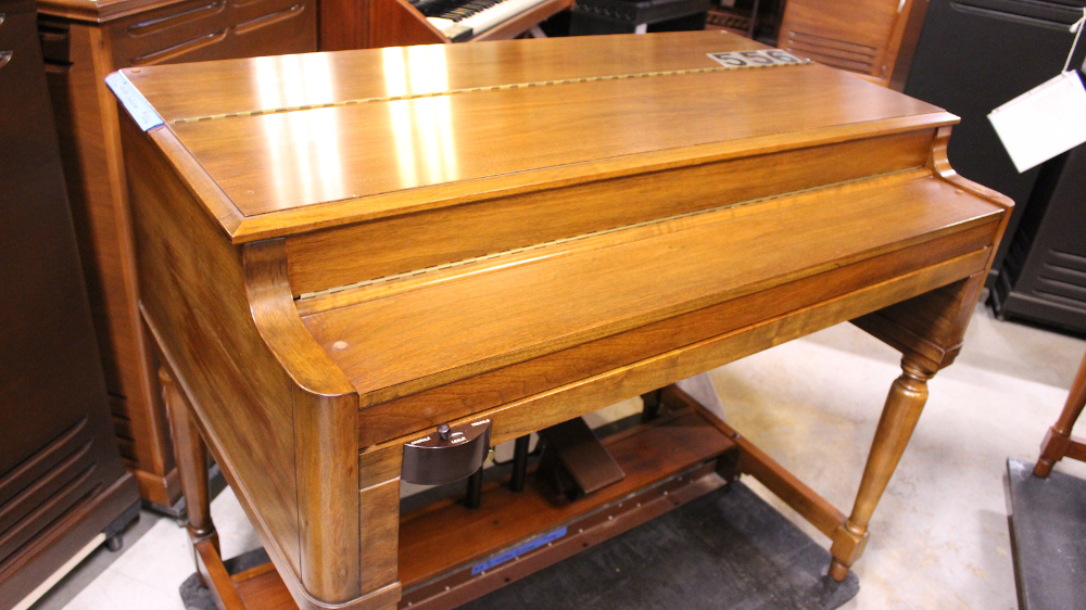 556 is a 1971 Hammond B3 in a Walnut finish close to MINT condition with Leslie 122. Serial #C-155500