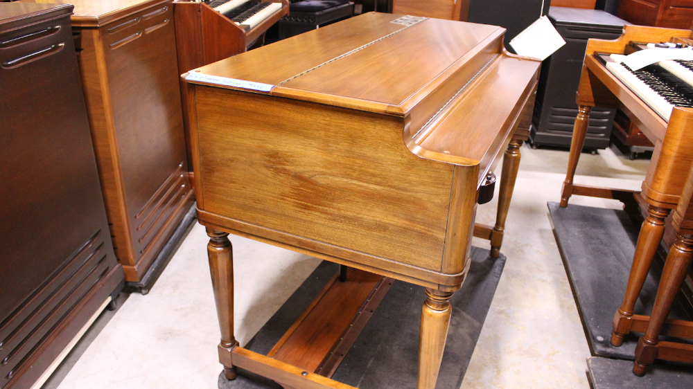 556 is a 1971 Hammond B3 in a Walnut finish close to MINT condition with Leslie 122. Serial #C-155500