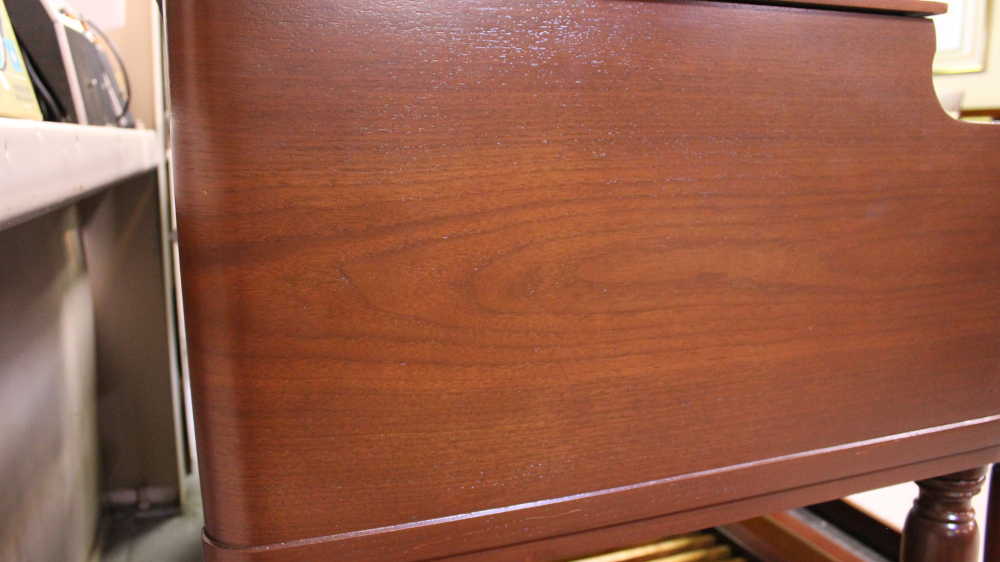 563 is a Hammond B3 in a Walnut finish.  Serial #92395