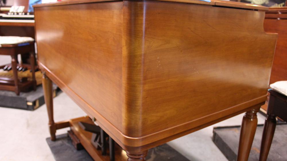 577 is a 1964 Hammond  B3 in a Fruitwood finish.