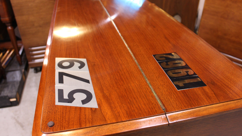 579 is a 1962 Hammond B3 in a Walnut finish.  Serial #86805