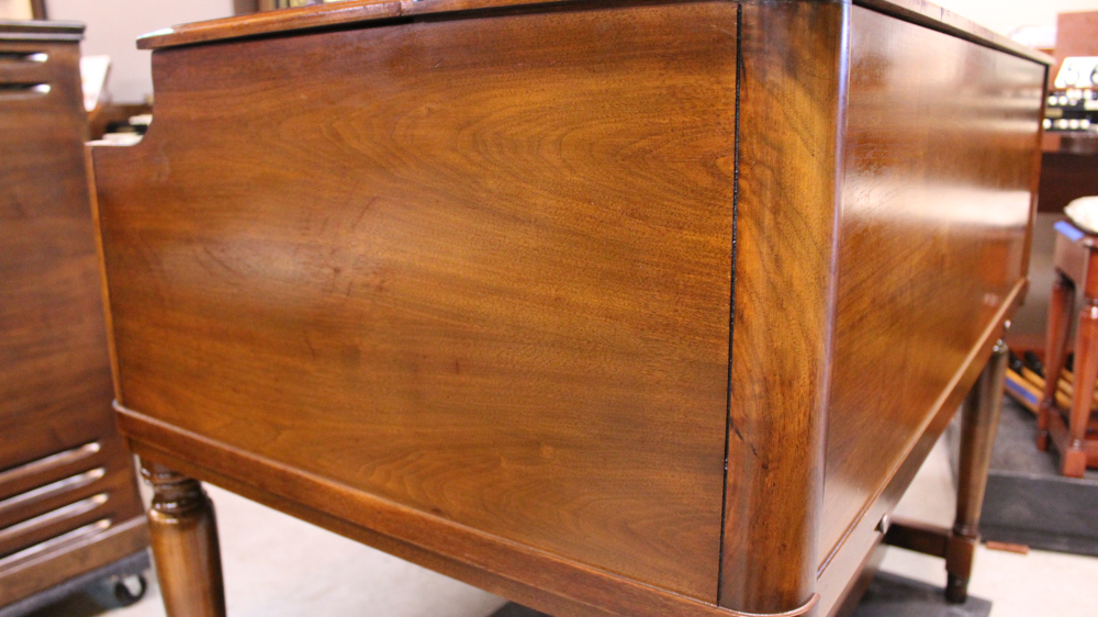 585 is a 1972 Hammond B3 in a Walnut finish.  Serial #D-176152 