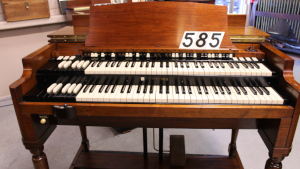 #585 is a 1972 Hammond B3 for sale!