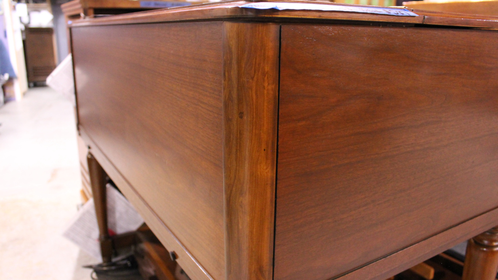 587 is a 1974 Hammond B3 in a Walnut finish. Serial #365353