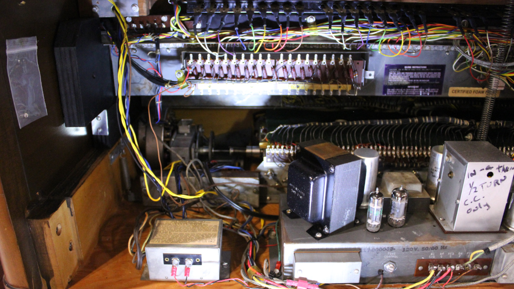 587 is a 1974 Hammond B3 in a Walnut finish. Serial #365353