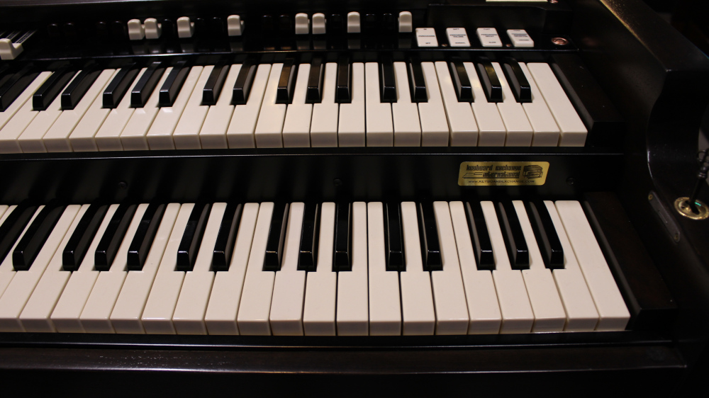 588 is a 1959 Hammond B3 in a Custom black stain laquer finish. 