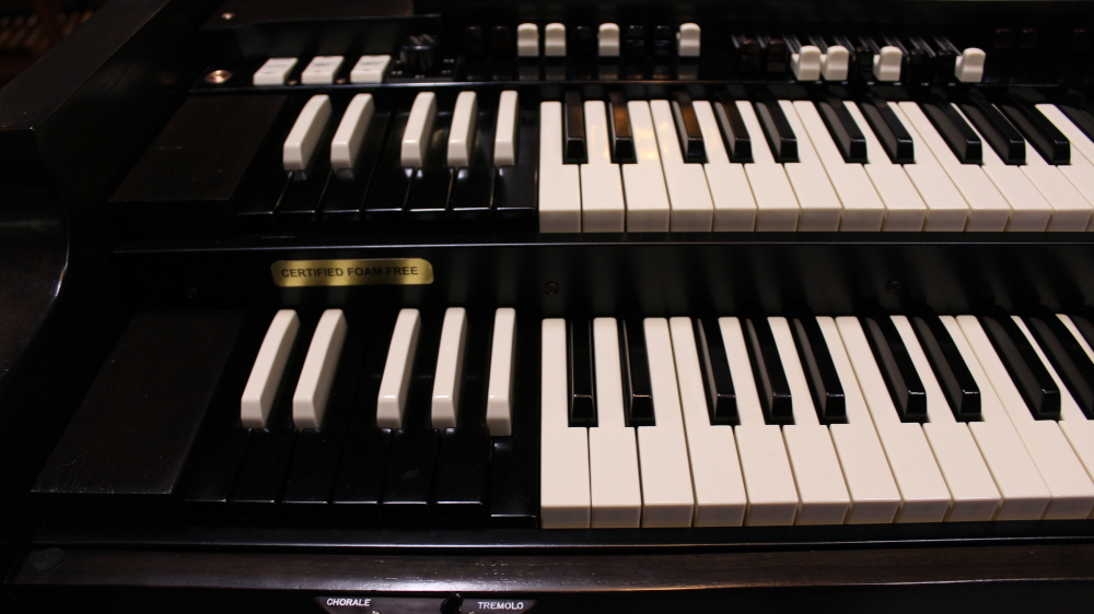 588 is a 1959 Hammond B-3 in a Custom black stain laquer finish. 