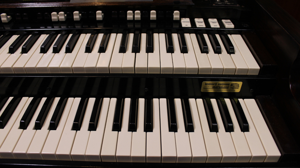 589 is a 1958 Hammond B3.  Serial #74282