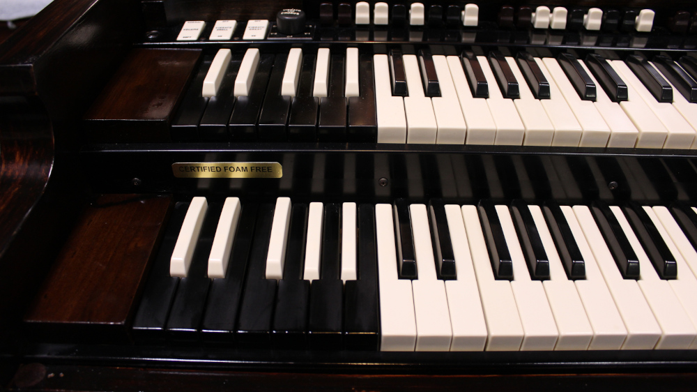 589 is a 1958 Hammond B3.  Serial #74282