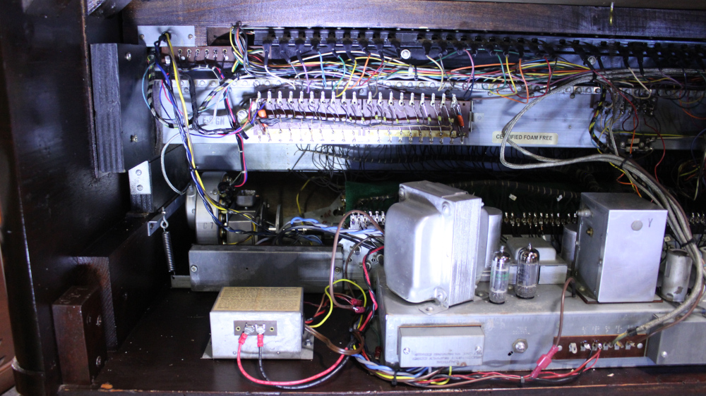 589 is a 1958 Hammond B3.  Serial #74282