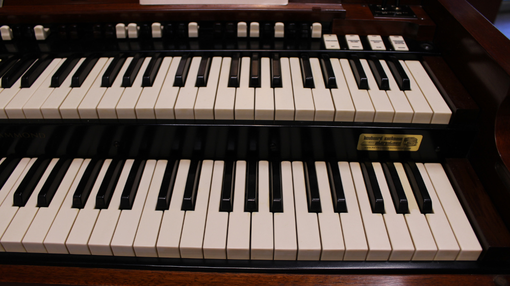 591 is a 1957 Hammond B3 in a Walnut finish.