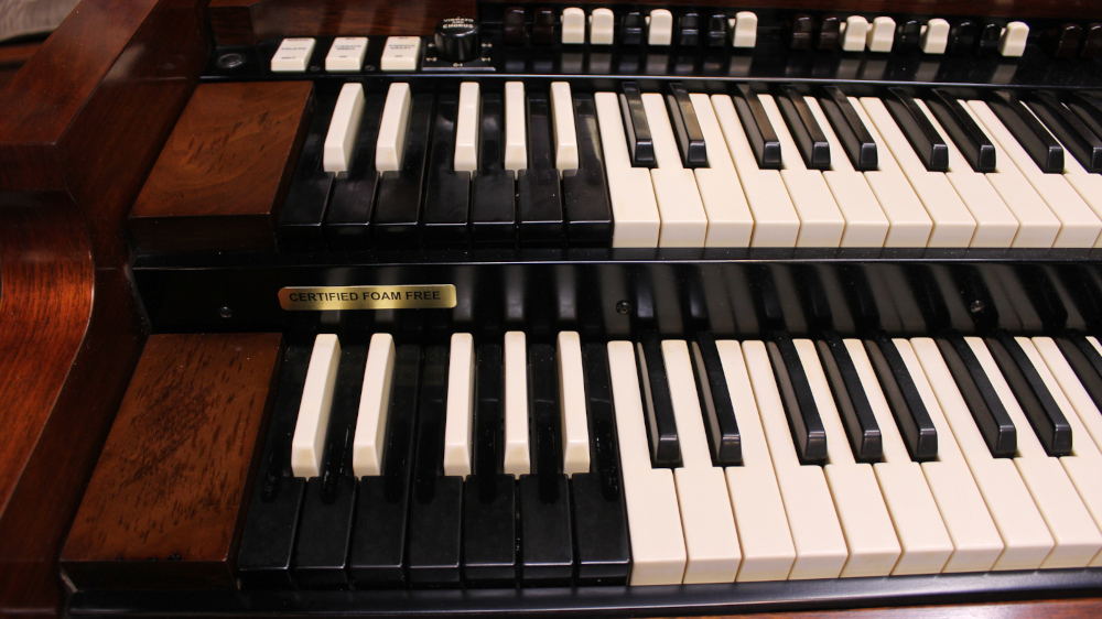 591 is a 1957 Hammond B3 for sale in a Walnut finish.